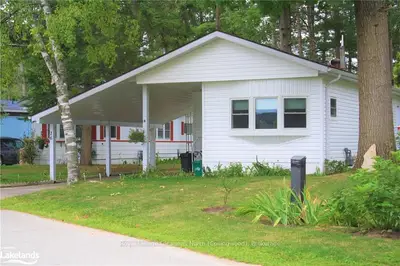 16 Shaw Street, Wasaga Beach, ON L9Z 1K4