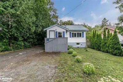 31 CARLTON Street, Orillia, ON L3V 6B6