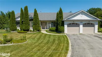 10 HILLIER Court, Wasaga Beach, ON L9Z 1J8
