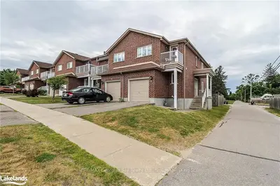 30 OWEN Street, Penetanguishene, ON L9M 1M8