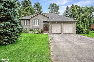 7 PENNY Lane, Wasaga Beach, ON L9Z 1N4