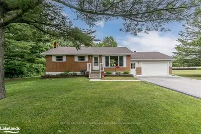 1043 PINEGROVE Road, Penetanguishene, ON L9M 2B7