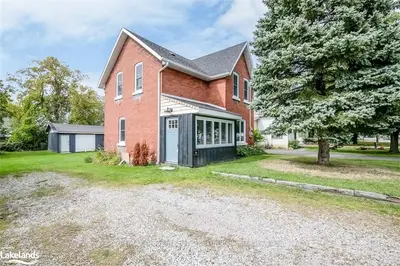 26 PEEL Street, Penetanguishene, ON L9M 1A6