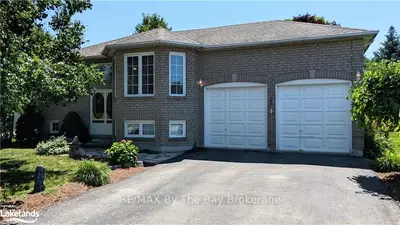 12 Acorn Crescent, Wasaga Beach, ON L9Z 1L6