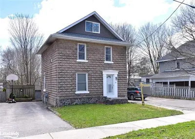 241 NOTTAWASAGA Street, Orillia, ON L3V 3K2