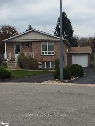 9B MYRTLE LYNN Place LOWER UNIT, Wasaga Beach, ON L9Z 1E2