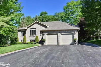 8 ANDREW Court, Wasaga Beach, ON L9Z 1J2