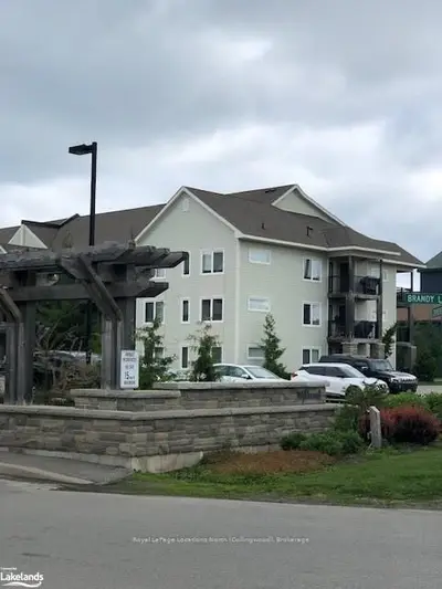 1 BRANDY LANE Drive 204, Collingwood, ON L9Y 0X4