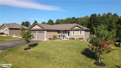 48 Merrington Avenue, Oro-medonte, On L3v 0r5
