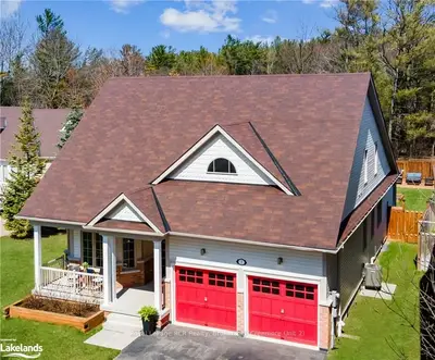 7 CHRISTY Drive, Wasaga Beach, ON L9Z 1S7