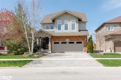 62 KAYLA Crescent, Collingwood, ON L9Y 5K8