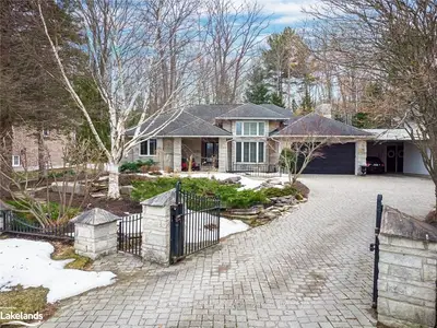 50 & 52 Innisbrook Drive, Wasaga Beach, On L9z 1g3