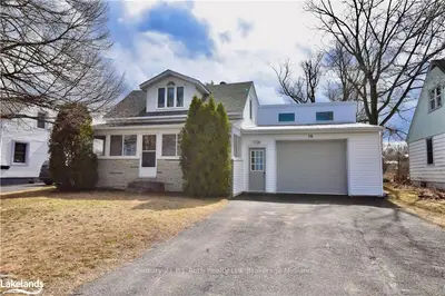 76 POYNTZ Street, Penetanguishene, ON L9M 1N9