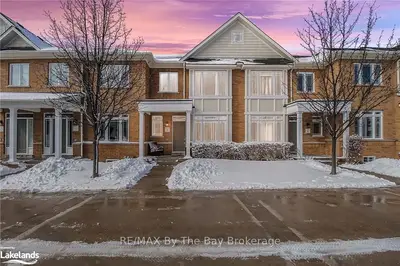 8 MONTCLAIR Mews, Collingwood, ON L9Y 0J7