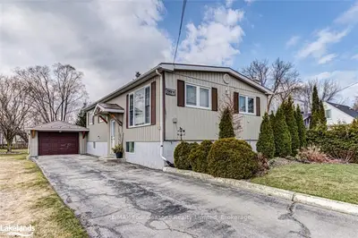 542 A MAPLE Street, Collingwood, ON L9Y 2S8