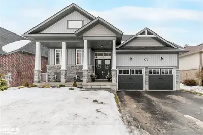 62 REGINA Boulevard, Wasaga Beach, ON L9Z 1M8