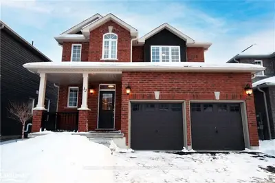 32 Gilpin Crescent, Collingwood, On L9y 0z1