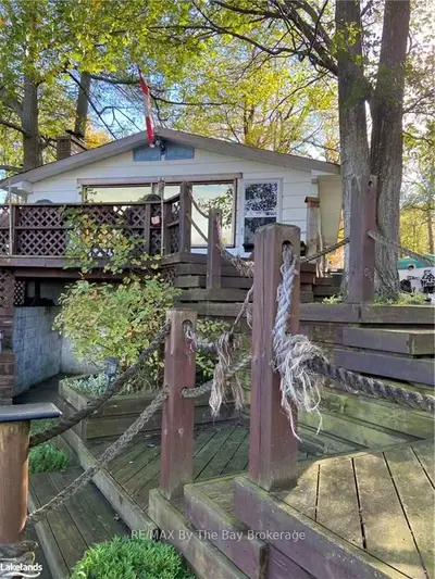 2078 RIVER Road W, Wasaga Beach, ON L9Z 2V8
