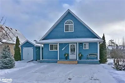 11 Awenda Avenue, Wasaga Beach, ON L9Z 1X7