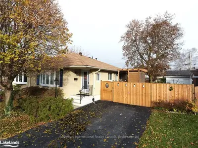 667 OAK Street, Collingwood, ON L9Y 2Z7