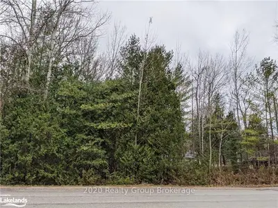 12 42ND Street S, Wasaga Beach, ON L9Z 1Z7
