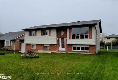 7 COPELAND Street, Penetanguishene, ON L9M 1K3