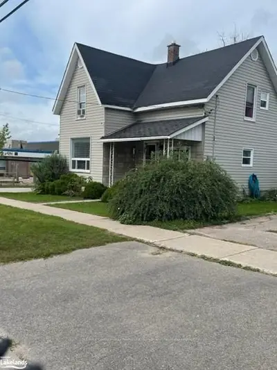45 BURKE Street, Penetanguishene, ON L9M 1C5