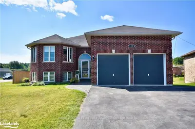 32 ST AMANT Road, Penetanguishene, ON L9M 0A1