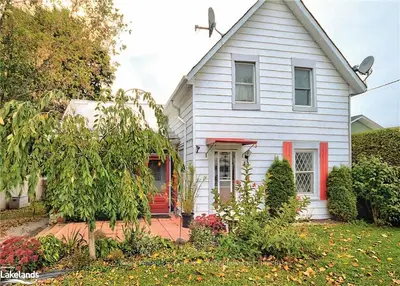 44 PEEL Street, Penetanguishene, ON L9M 1B7