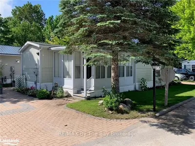 17 Topaz Street, Wasaga Beach, ON L9Z 1X7