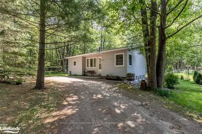 47 KNOX Road E, Wasaga Beach, ON L9Z 2T6