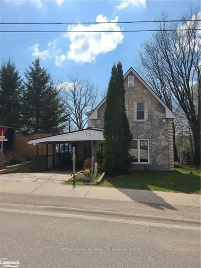 12 HARRIET Street, Penetanguishene, ON L9M 1K9