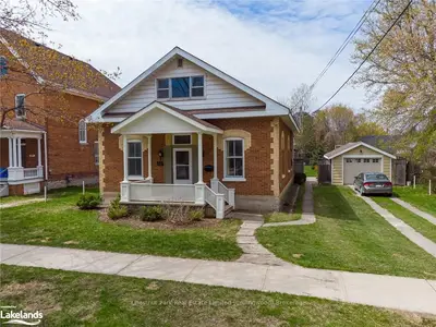42 Maple Street, Collingwood, On L9y 2p6