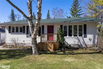 10 46th Street N, Wasaga Beach, ON L9Z 1Y7