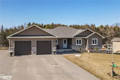 50 Merrington Avenue, Oro-medonte, On L3v 0r5