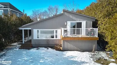 1061 Lakeshore Road E, Oro-Medonte, ON L0L 1T0