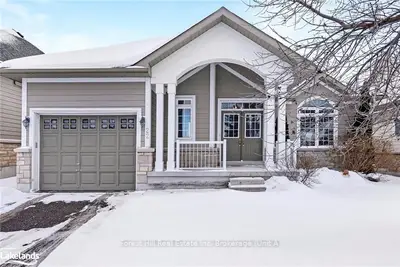 22 Clubhouse Drive, Collingwood, ON L9Y 4Z5