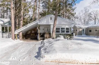 1 CARRUTHERS Street N, Wasaga Beach, ON L9Z 1K2