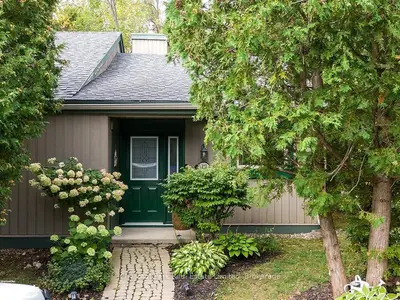 5 Dawson Drive 333, Collingwood, On L9y 5b4