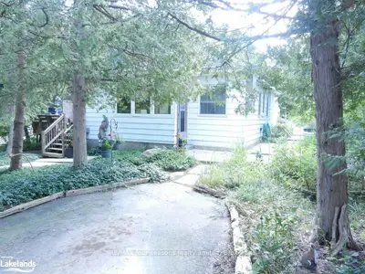24 Selkirk Road, Collingwood, On L9y 3z1
