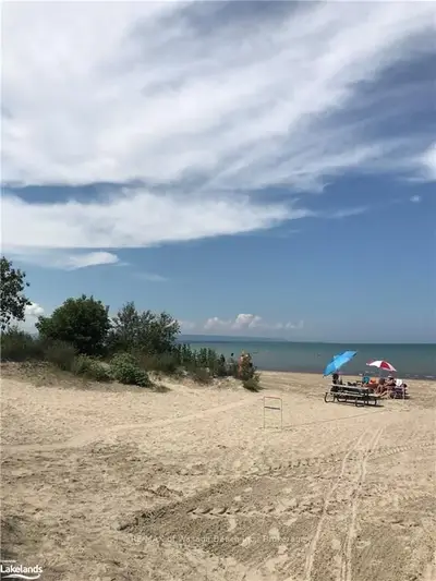 2004 Mosley Street, Wasaga Beach, On L9z 1y4