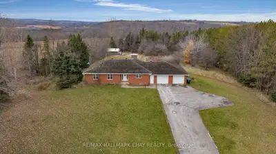 Detached in Clearview