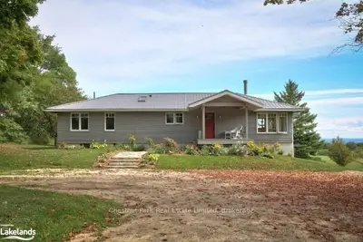 3755 Collingwood Street, Clearview, On L0m 1g0