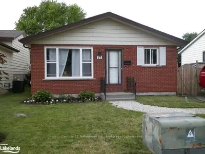 17 Alma Street, Collingwood, On L9y 4k9