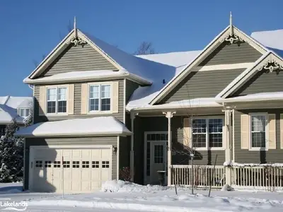 10 Woodland Court, Collingwood, On L9y 5b3