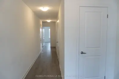 Att/Row/Townhouse in Barrie