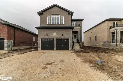 Detached in Wasaga Beach
