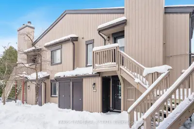 Condo Apartment in Collingwood