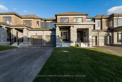 Att/Row/Townhouse in Barrie