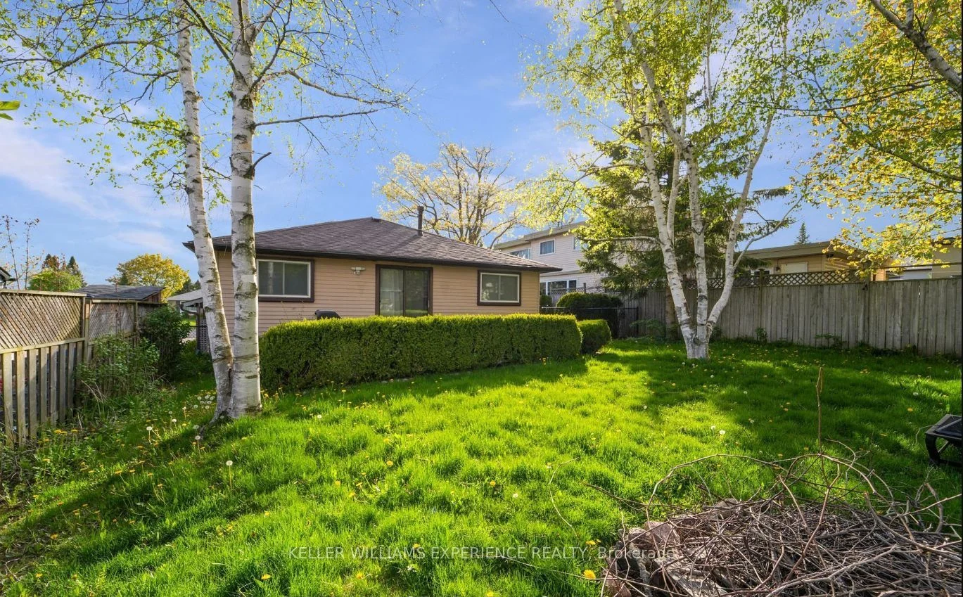 241 Letitia Street Upper, Barrie, ON L4N 4Y7